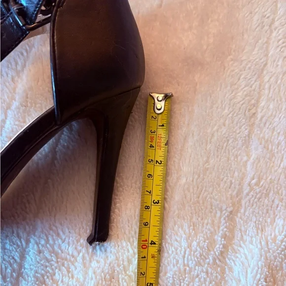 Elegant Black and White Women's Heels - Picture 7 of 8